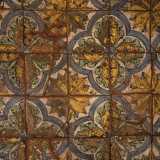 ...saltano all�occhio le maioliche policrome del 1720, che un tempo ricoprivano tutto il pavimento della navata
